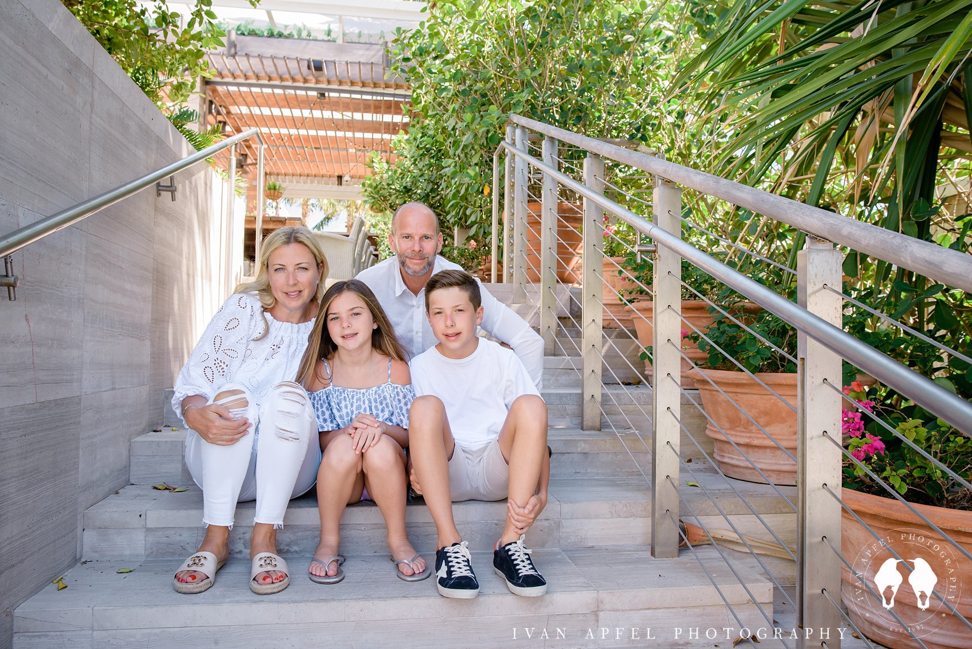 Miami Beach Edition Family Portrait Photography Ivan Apfel Sommers_0001.jpg