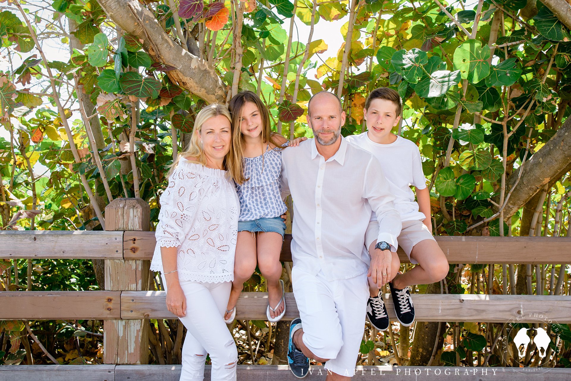 Miami Beach Edition Family Portrait Photography Ivan Apfel Sommers_0004.jpg